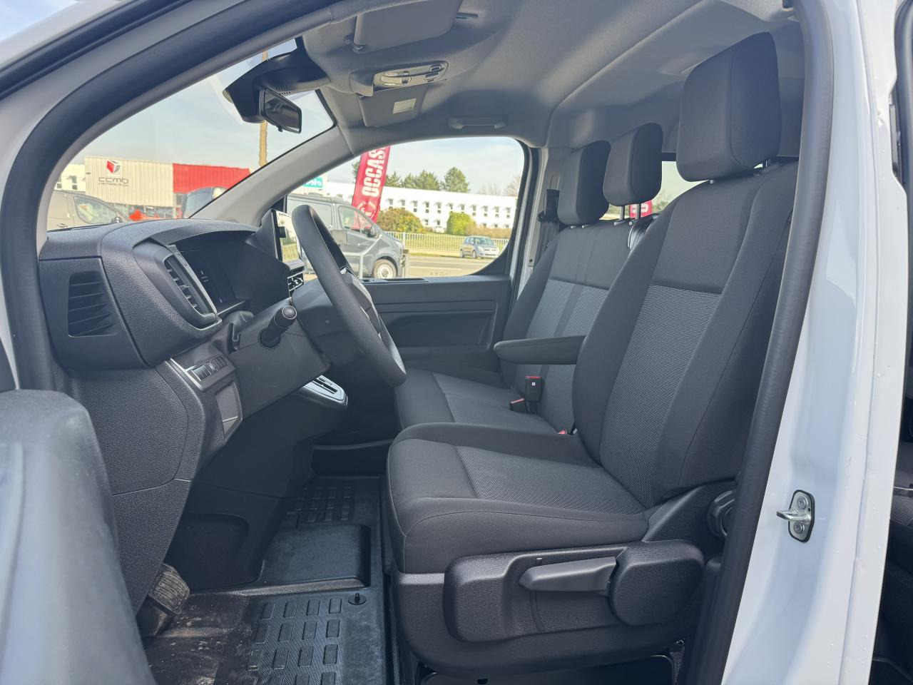 CITROEN Jumpy M 2.0 BlueHDi - 180 S&S - BV EAT8 III CABINE APPROFONDIE Cabine approfondie Fixe PHASE 2 - Fourgon utilitaire: photos 5 CITROEN Jumpy M 2.0 BlueHDi - 180 S&S - BV EAT8 III CABINE APPROFONDIE Cabine approfondie Fixe PHASE 2 - Fourgon utilitaire: photos 5