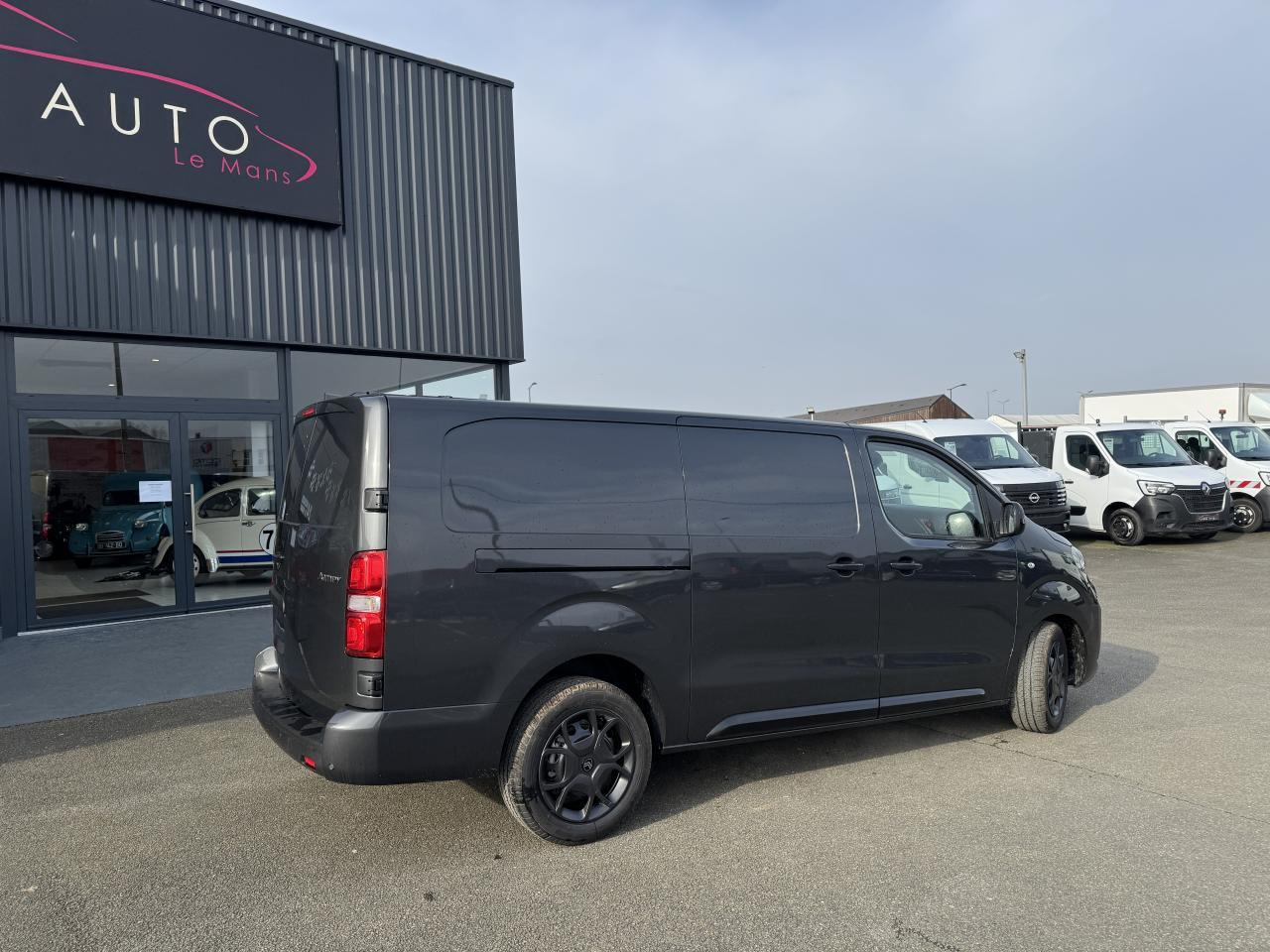 Citroen Jumpy 2 PLACES XL 2.0 BLUEHDI 180CH S&S PACK PREMIUM CONNECT EAT8 - Fourgon utilitaire: photos 5 Citroen Jumpy 2 PLACES XL 2.0 BLUEHDI 180CH S&S PACK PREMIUM CONNECT EAT8 - Fourgon utilitaire: photos 5