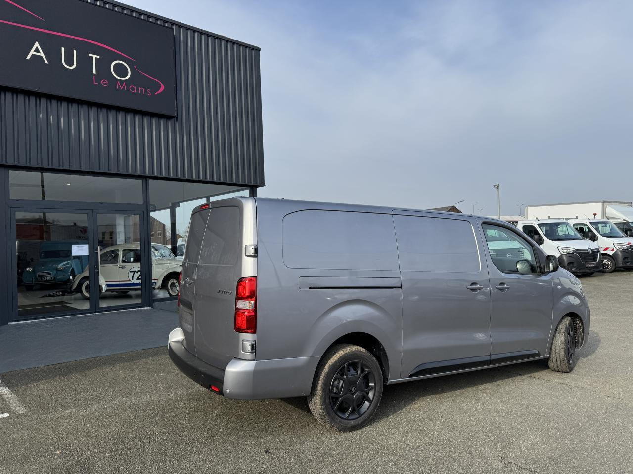 Citroen Jumpy 2 PLACES XL 2.0 BLUEHDI 180CH S&S PACK PREMIUM CONNECT EAT8 - Fourgon utilitaire: photos 5 Citroen Jumpy 2 PLACES XL 2.0 BLUEHDI 180CH S&S PACK PREMIUM CONNECT EAT8 - Fourgon utilitaire: photos 5