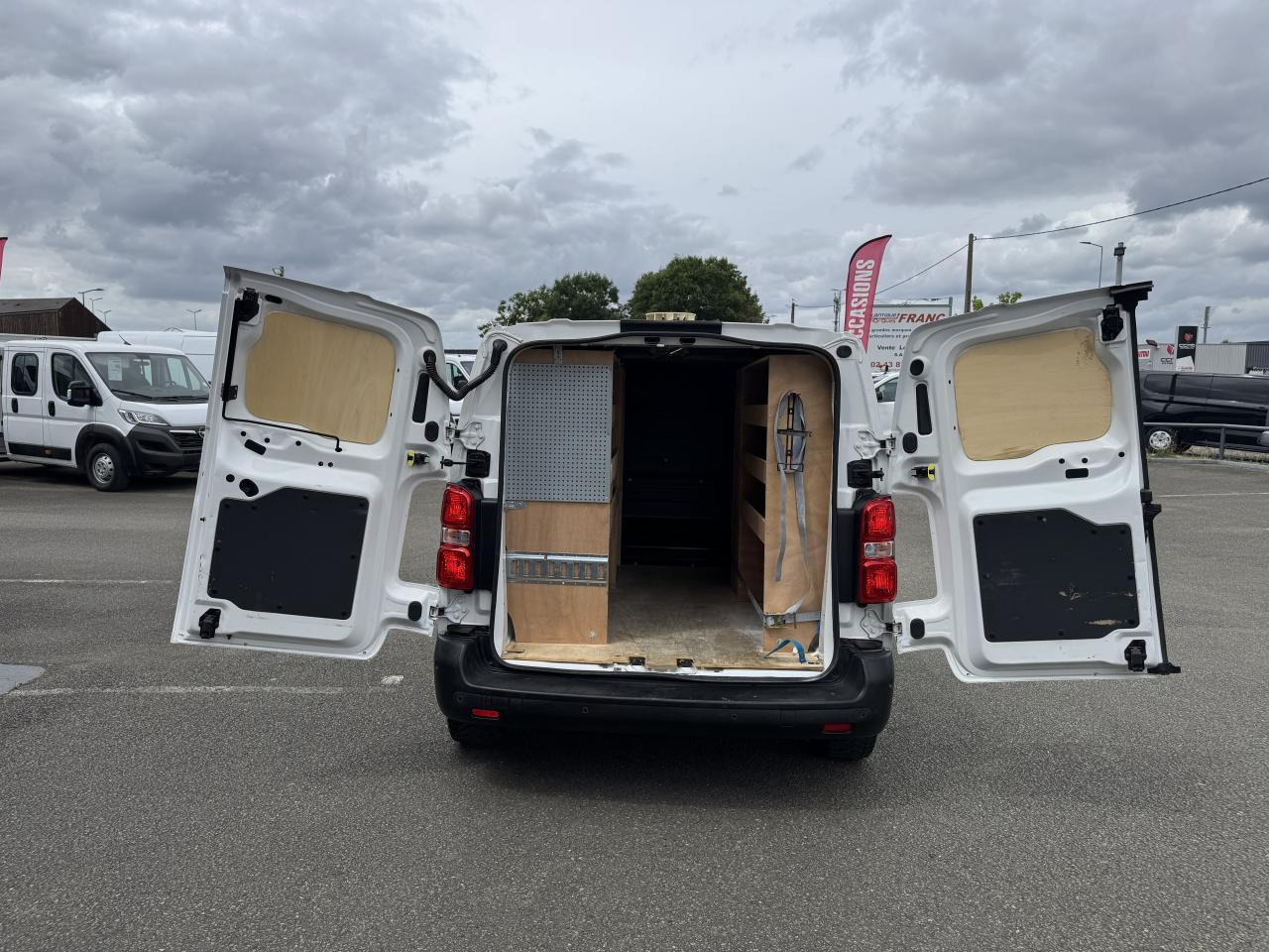Citroen Jumpy M 1.5 BLUEHDI 120CH S&S DRIVER - Fourgon utilitaire: photos 2 Citroen Jumpy M 1.5 BLUEHDI 120CH S&S DRIVER - Fourgon utilitaire: photos 2
