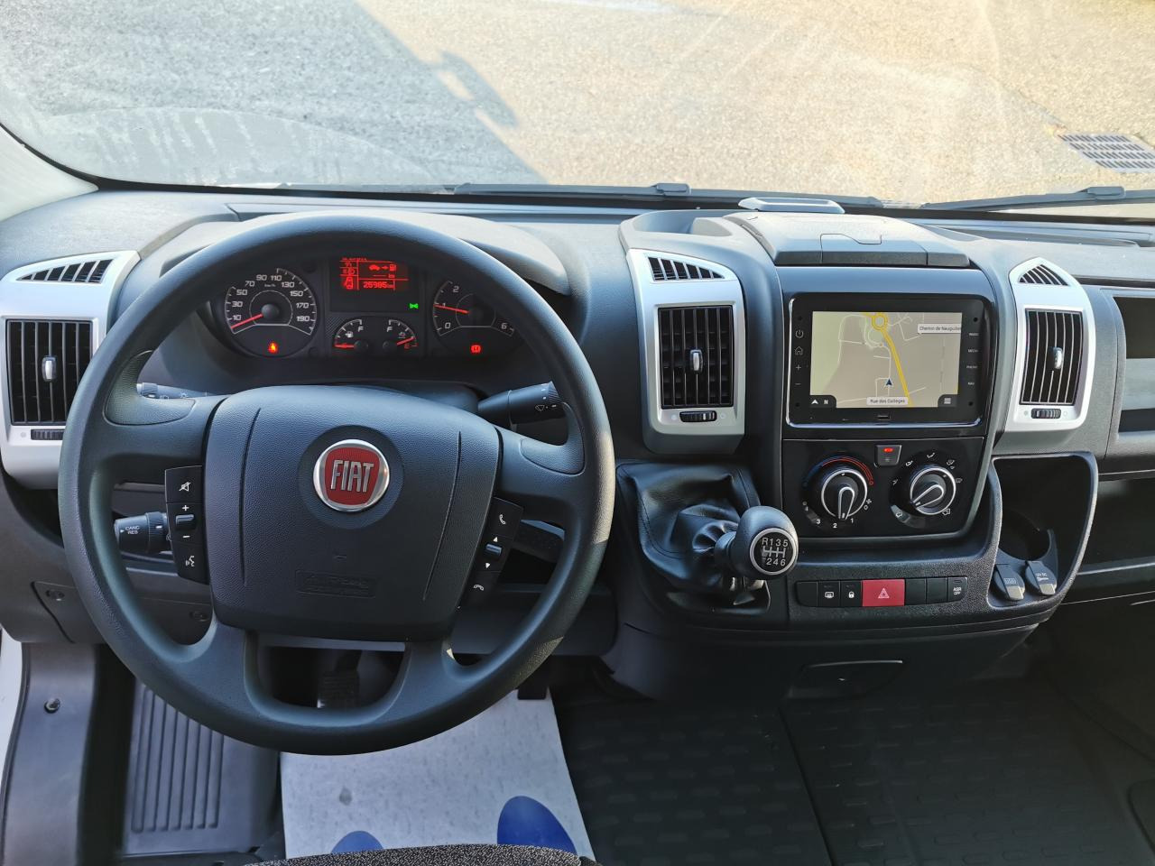 FIAT DUCATO 3T5 CAISSE + HAYON 2.2 HDI 140CH - Fourgon grand volume: photos 4 FIAT DUCATO 3T5 CAISSE + HAYON 2.2 HDI 140CH - Fourgon grand volume: photos 4