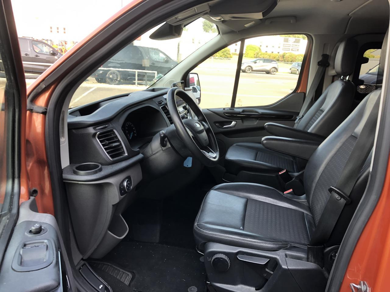 FORD Transit Custom CABINE APPROFONDIE 2.0 EcoBlue 170CH BVA - Fourgon utilitaire: photos 4 FORD Transit Custom CABINE APPROFONDIE 2.0 EcoBlue 170CH BVA - Fourgon utilitaire: photos 4