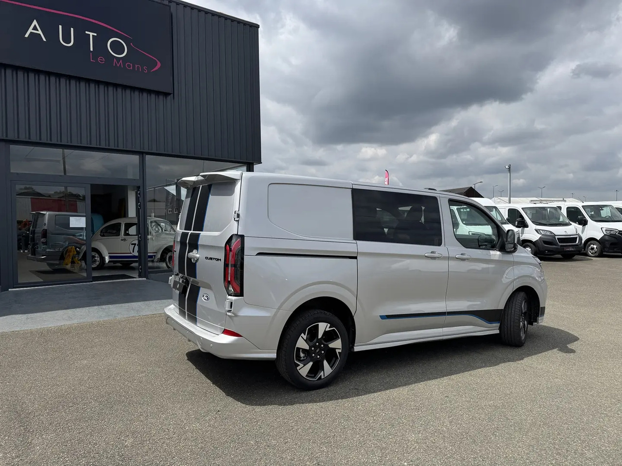 Ford Transit Custom 320 L1H1 2.0 ECOBLUE 170CH CABINE APPROFONDIE SPORT BVA8 - Utilitaire double cabine: photos 5 Ford Transit Custom 320 L1H1 2.0 ECOBLUE 170CH CABINE APPROFONDIE SPORT BVA8 - Utilitaire double cabine: photos 5