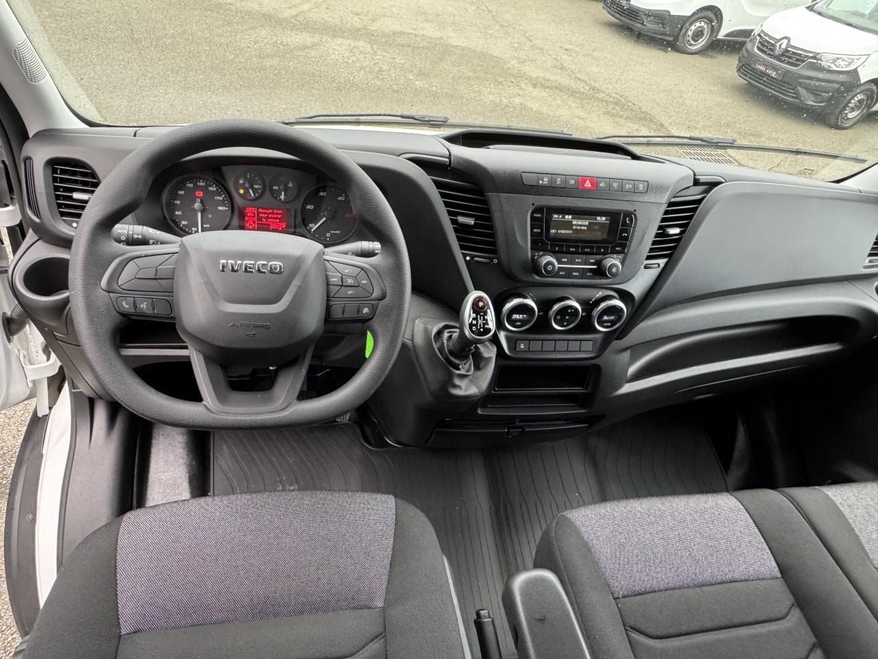 IVECO Daily 35 C 16H3.0 - BV Hi-Matic (Quad-Tor) CHASSIS CABINE CAISSE 20M3 - Fourgon grand volume: photos 3 IVECO Daily 35 C 16H3.0 - BV Hi-Matic (Quad-Tor) CHASSIS CABINE CAISSE 20M3 - Fourgon grand volume: photos 3