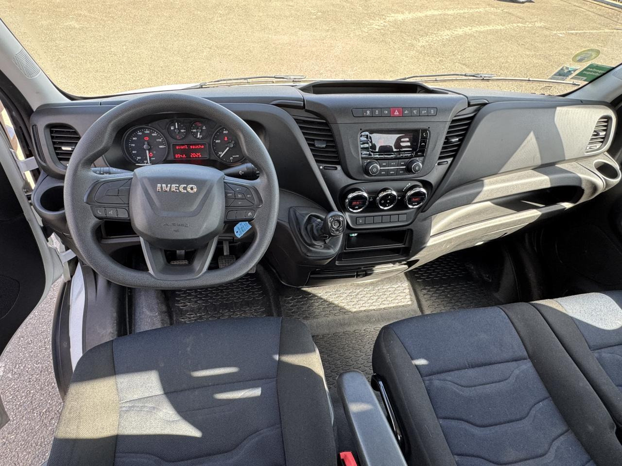 Iveco Daily IVECO PORTE VOITURE DEPANNEUSE 35 S 16 3L0 160 CH EMPATTEMENT 4100 PLATEAU FIX'ALU EQUIP'M - Camion porte-voitures: photos 5 Iveco Daily IVECO PORTE VOITURE DEPANNEUSE 35 S 16 3L0 160 CH EMPATTEMENT 4100 PLATEAU FIX'ALU EQUIP'M - Camion porte-voitures: photos 5