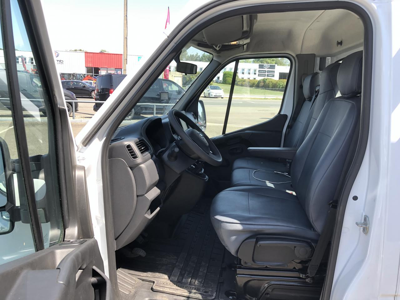 NISSAN INTERSTAR 3T5 2.3 DCI 165CH PLATEAU RIDELLES 4M50 - Utilitaire plateau: photos 5 NISSAN INTERSTAR 3T5 2.3 DCI 165CH PLATEAU RIDELLES 4M50 - Utilitaire plateau: photos 5