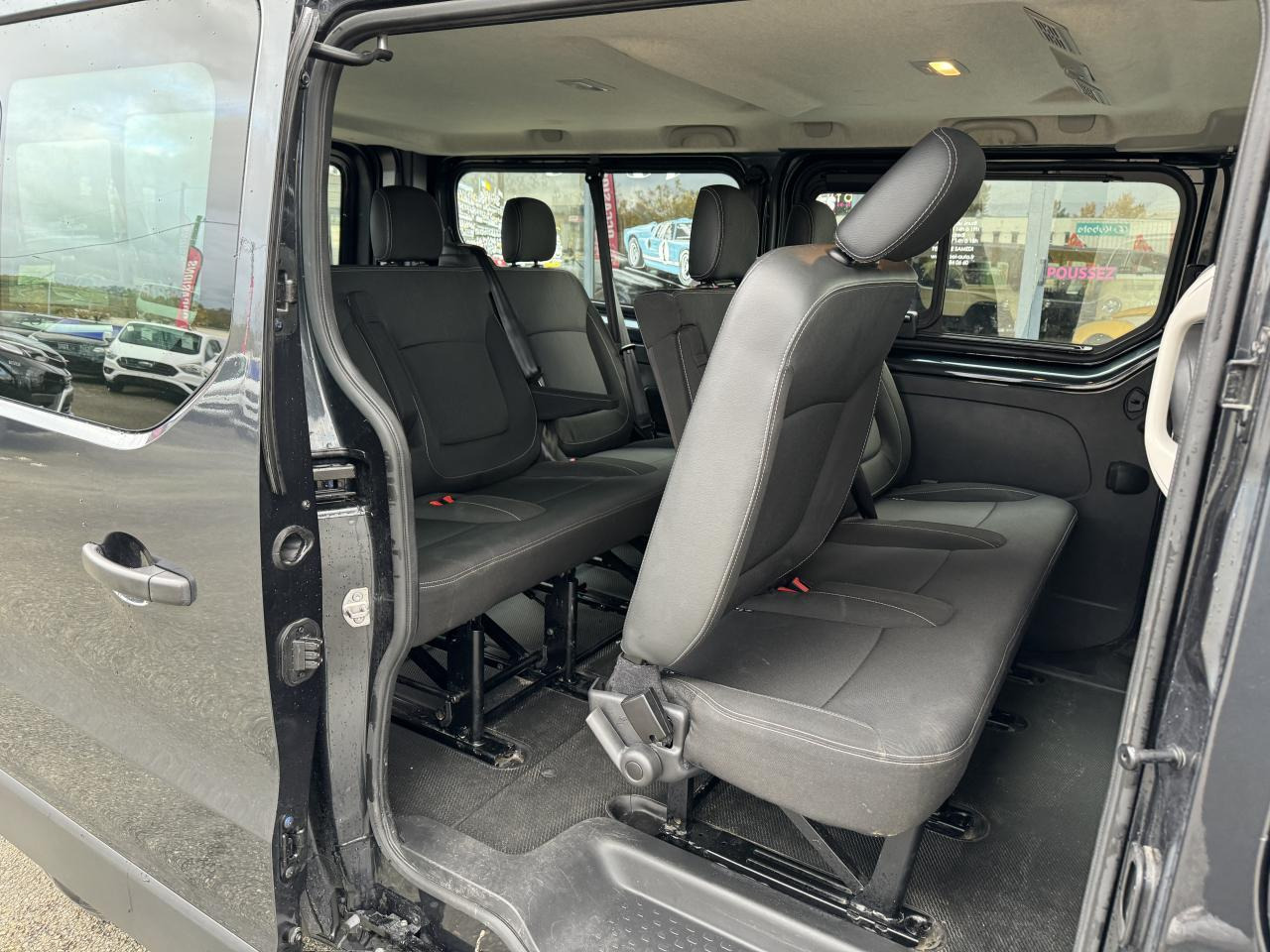 Voiture Nissan NV300 N-Connecta 3.0t L2H1 2.0 dCi - 150 - Stop/Start COMBI Combi L2H1 PHASE 2: photos 10