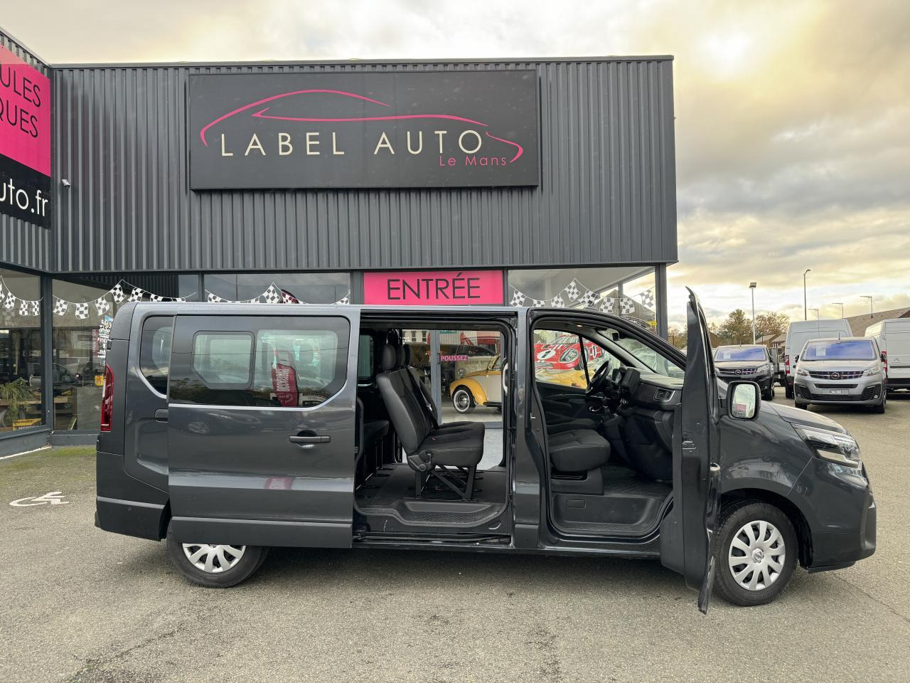 Nissan NV300 N-Connecta 3.0t L2H1 2.0 dCi - 150 - Stop/Start COMBI Combi L2H1 PHASE 2 - Voiture: photos 1 Nissan NV300 N-Connecta 3.0t L2H1 2.0 dCi - 150 - Stop/Start COMBI Combi L2H1 PHASE 2 - Voiture: photos 1