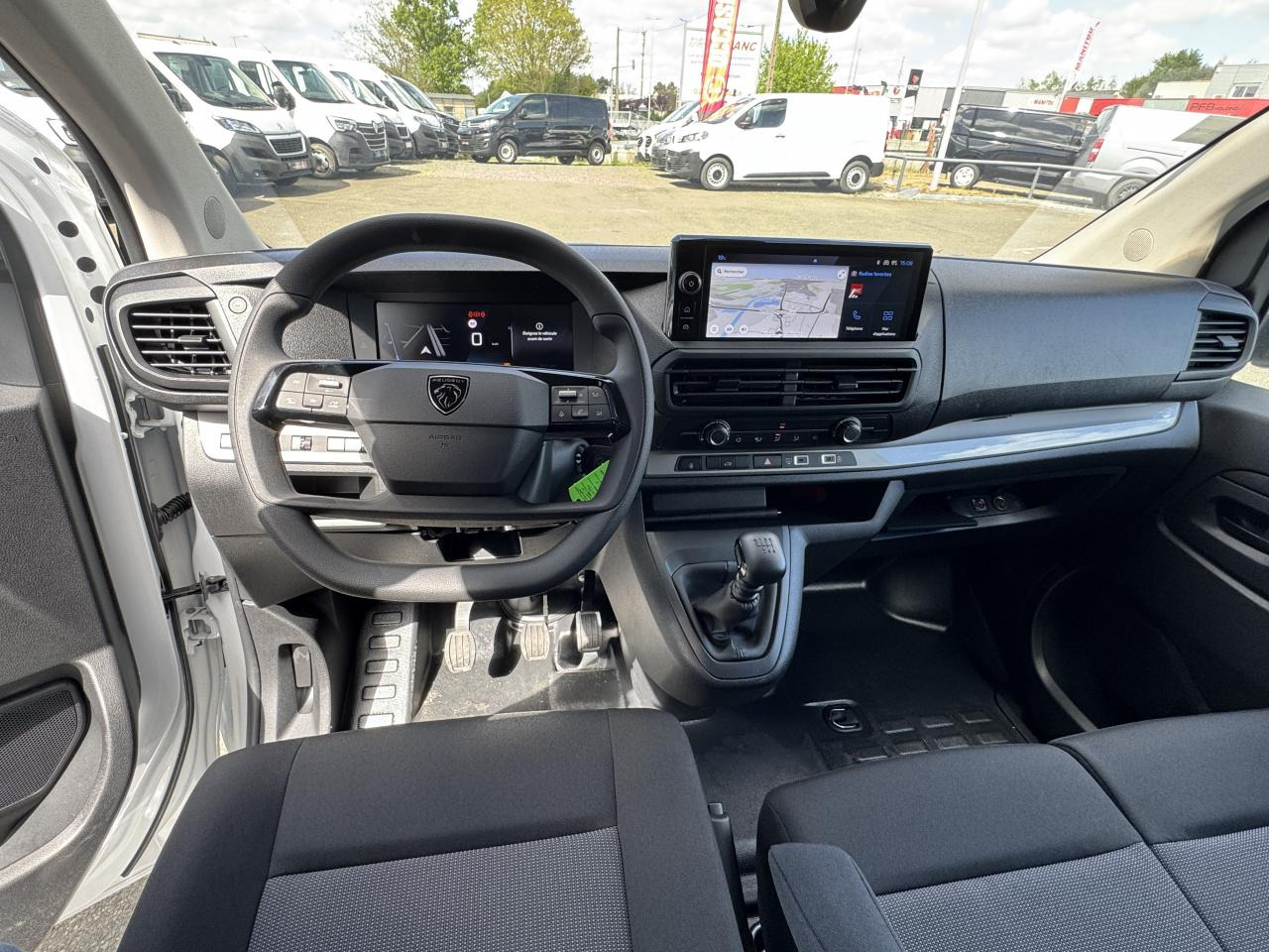 PEUGEOT Expert M 2.0 BlueHDi - 145 III FOURGON Fourgon PHASE 2 - Fourgon utilitaire: photos 4 PEUGEOT Expert M 2.0 BlueHDi - 145 III FOURGON Fourgon PHASE 2 - Fourgon utilitaire: photos 4