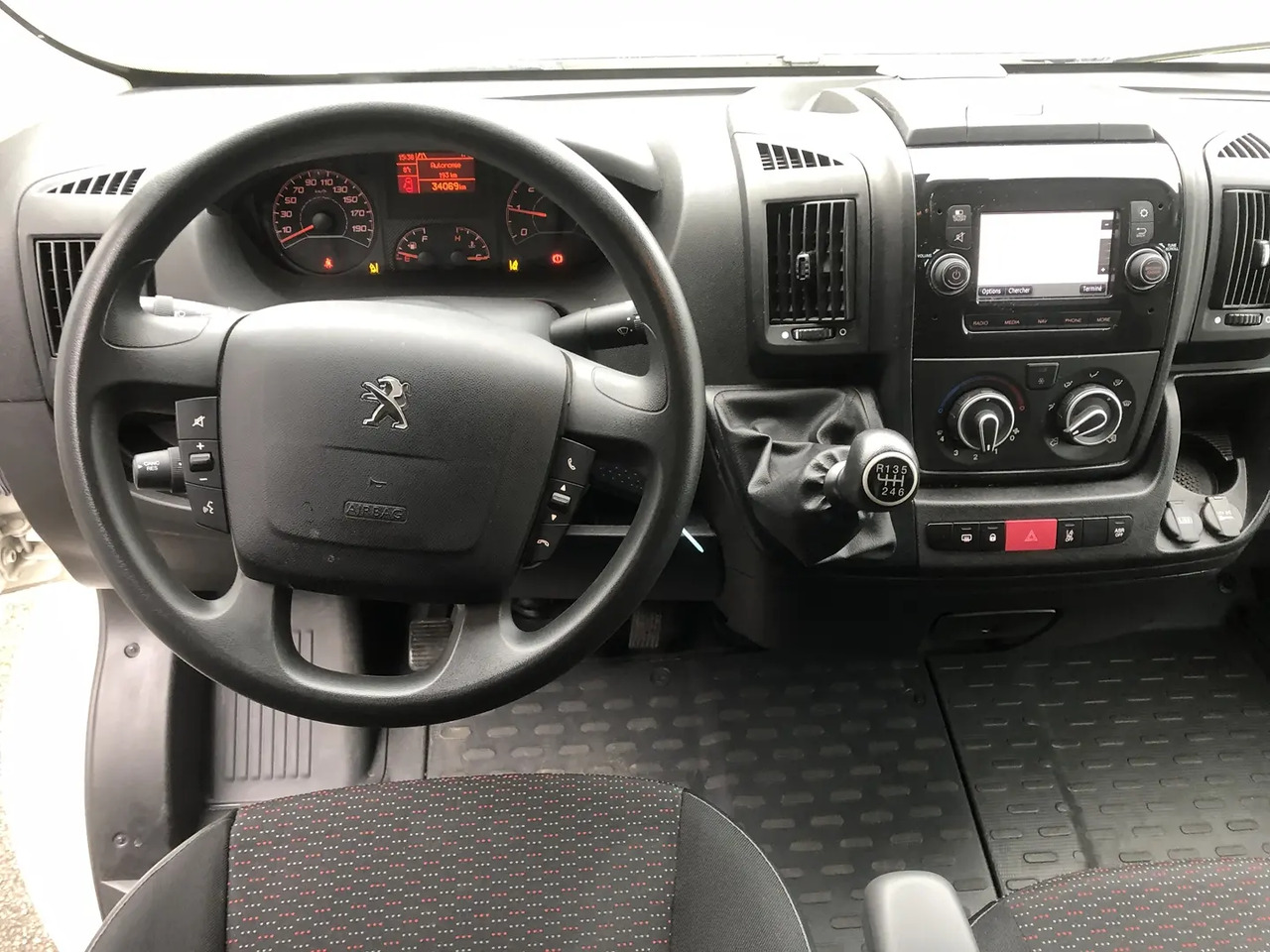 Peugeot Boxer 333 L2H2 2.2 BLUEHDI S&S 140CH ASPHALT - Fourgon utilitaire, Utilitaire double cabine: photos 3 Peugeot Boxer 333 L2H2 2.2 BLUEHDI S&S 140CH ASPHALT - Fourgon utilitaire, Utilitaire double cabine: photos 3