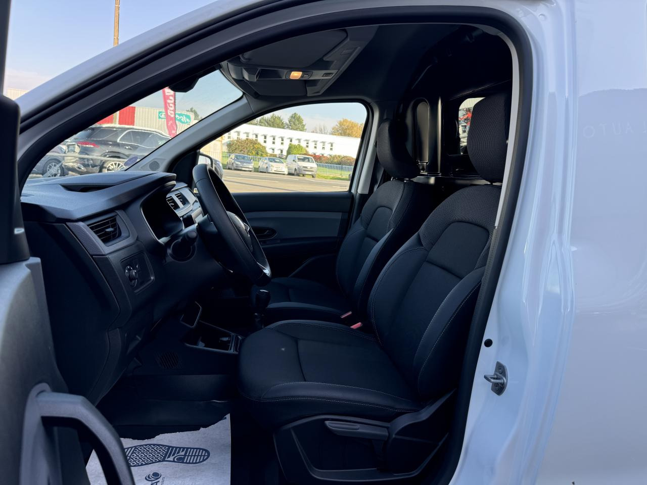 RENAULT EXPRESS 1.5 DCI 95CH CONFORT - Fourgon utilitaire: photos 4 RENAULT EXPRESS 1.5 DCI 95CH CONFORT - Fourgon utilitaire: photos 4