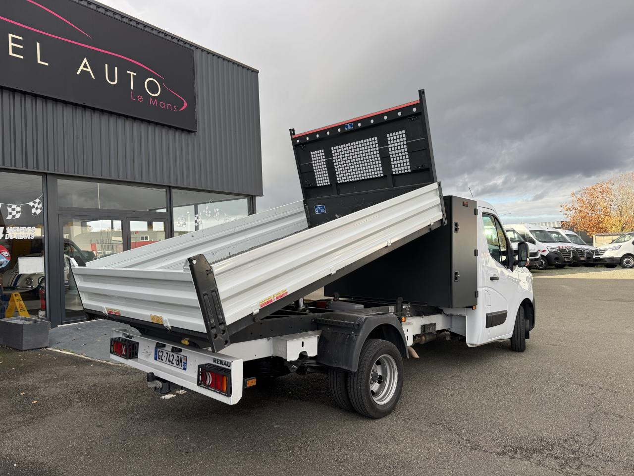 RENAULT Master Confort R3500RJ L3 2.3 dCi - 145 III TRANSPORTS SPECIFIQUES BENNE Benne Basculante + Coffre - Utilitaire benne: photos 1 RENAULT Master Confort R3500RJ L3 2.3 dCi - 145 III TRANSPORTS SPECIFIQUES BENNE Benne Basculante + Coffre - Utilitaire benne: photos 1