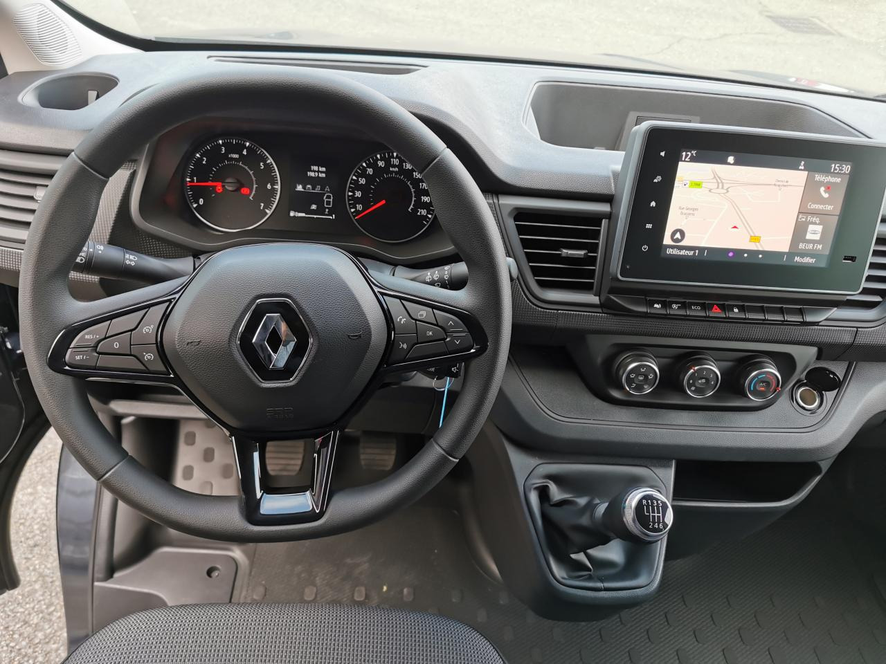 RENAULT Trafic L2 2.0 Energy dCi - 150 - S&S III COMBI Combi Zen L2H1 PHASE 3 - Minibus, Transport de personnes: photos 4 RENAULT Trafic L2 2.0 Energy dCi - 150 - S&S III COMBI Combi Zen L2H1 PHASE 3 - Minibus, Transport de personnes: photos 4