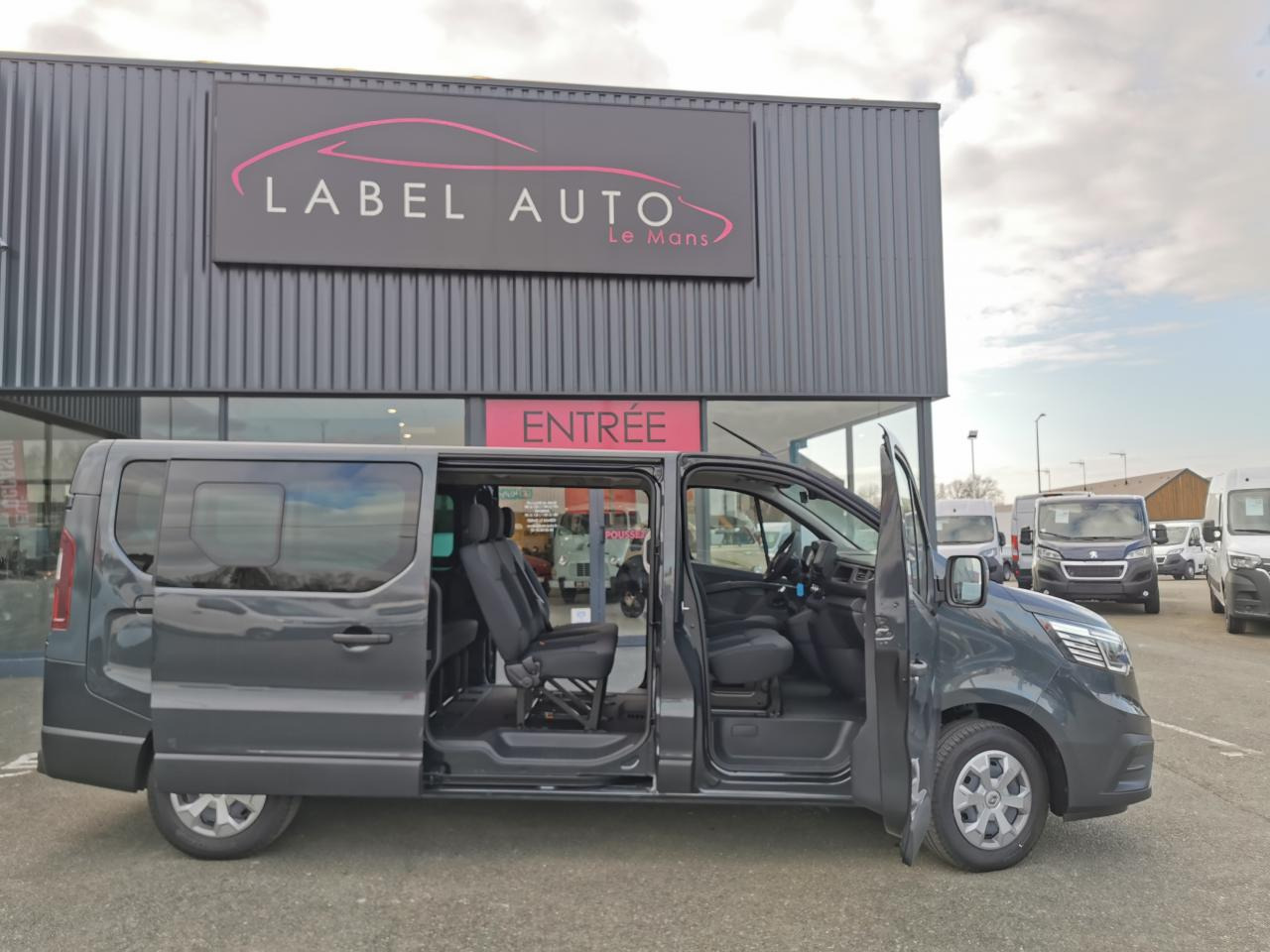 RENAULT Trafic L2 2.0 Energy dCi - 150 - S&S III COMBI Combi Zen L2H1 PHASE 3 - Minibus, Transport de personnes: photos 1 RENAULT Trafic L2 2.0 Energy dCi - 150 - S&S III COMBI Combi Zen L2H1 PHASE 3 - Minibus, Transport de personnes: photos 1