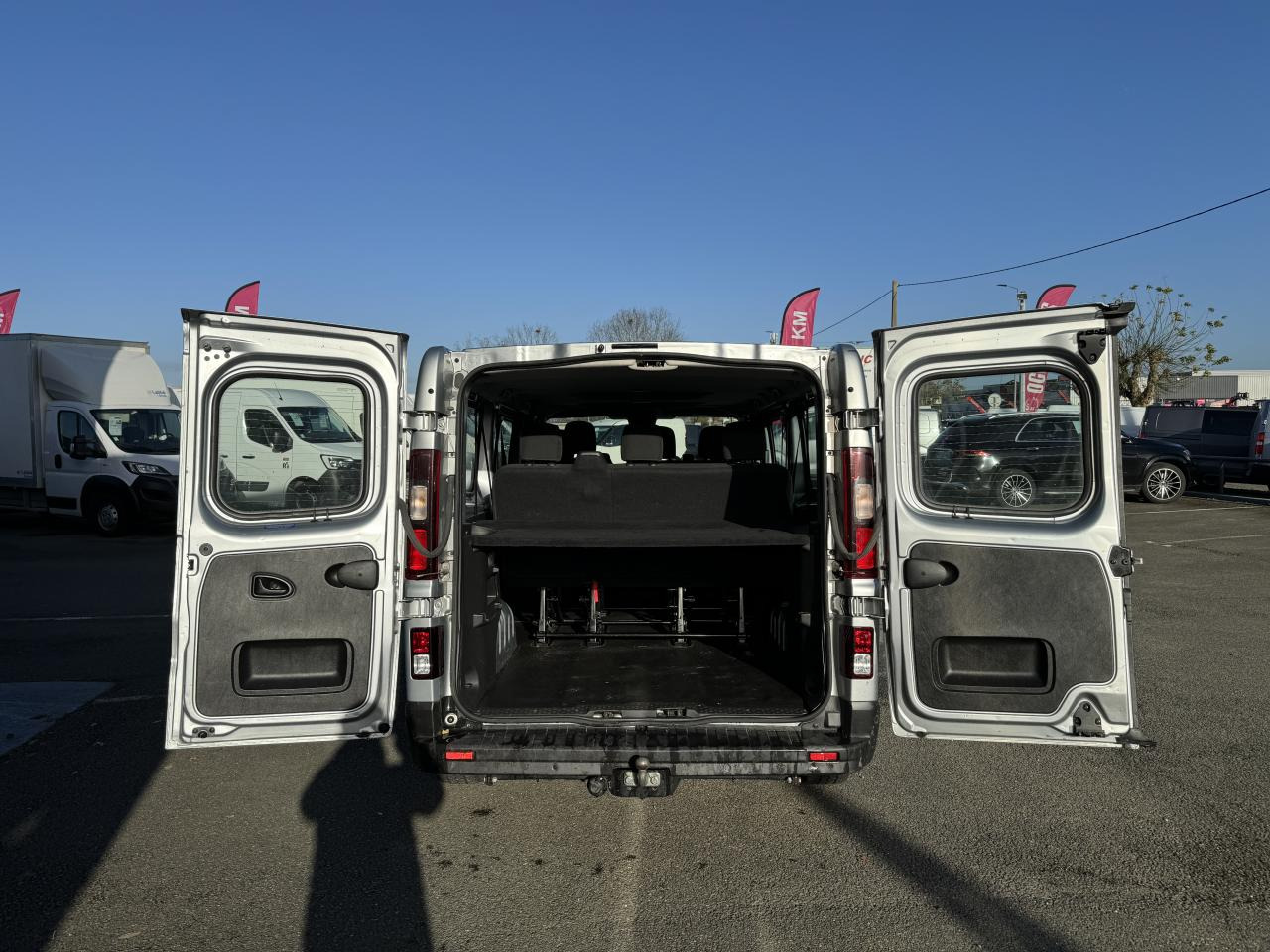 RENAULT Trafic L2 2.0 Energy dCi - 150 - S&S III COMBI Combi Zen L2H1 PHASE 3 - Transport de personnes: photos 4 RENAULT Trafic L2 2.0 Energy dCi - 150 - S&S III COMBI Combi Zen L2H1 PHASE 3 - Transport de personnes: photos 4