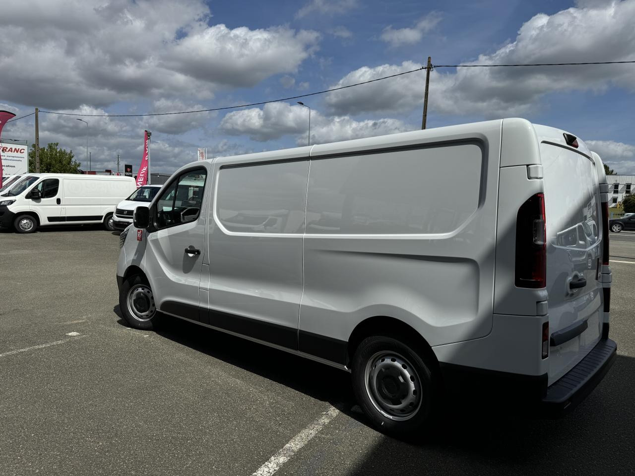 Fourgon utilitaire neuf RENAULT Trafic L2H1 3000 Kg 2.0 Blue dCi - 150 2024 III FOURGON Fourgon Advance L2H1 PHASE 3: photos 8 Fourgon utilitaire neuf RENAULT Trafic L2H1 3000 Kg 2.0 Blue dCi - 150 2024 III FOURGON Fourgon Advance L2H1 PHASE 3: photos 8