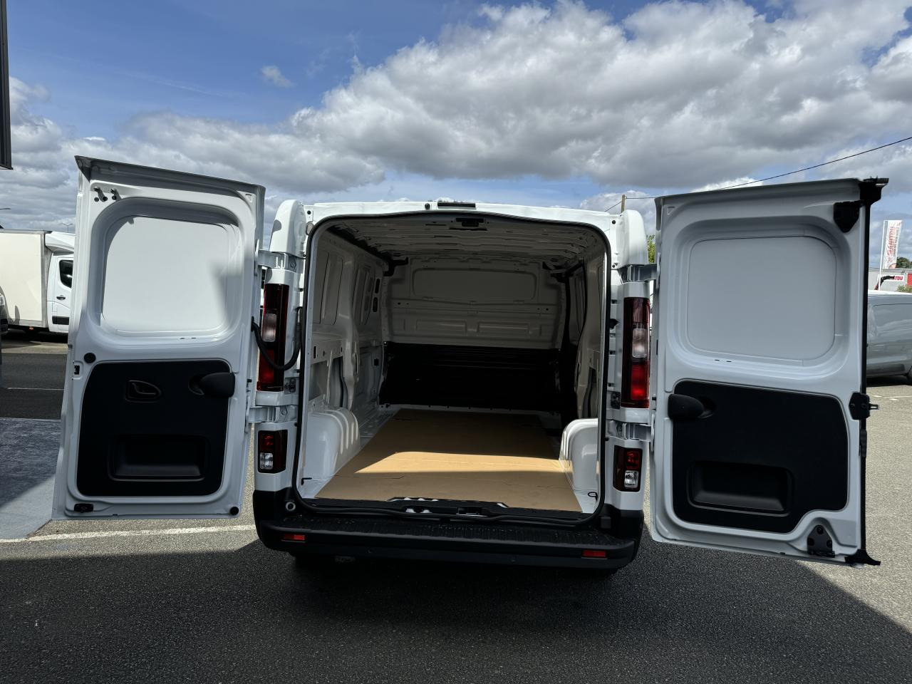 RENAULT Trafic L2H1 3000 Kg 2.0 Blue dCi - 170CH ADVANCE - Fourgon utilitaire: photos 3 RENAULT Trafic L2H1 3000 Kg 2.0 Blue dCi - 170CH ADVANCE - Fourgon utilitaire: photos 3