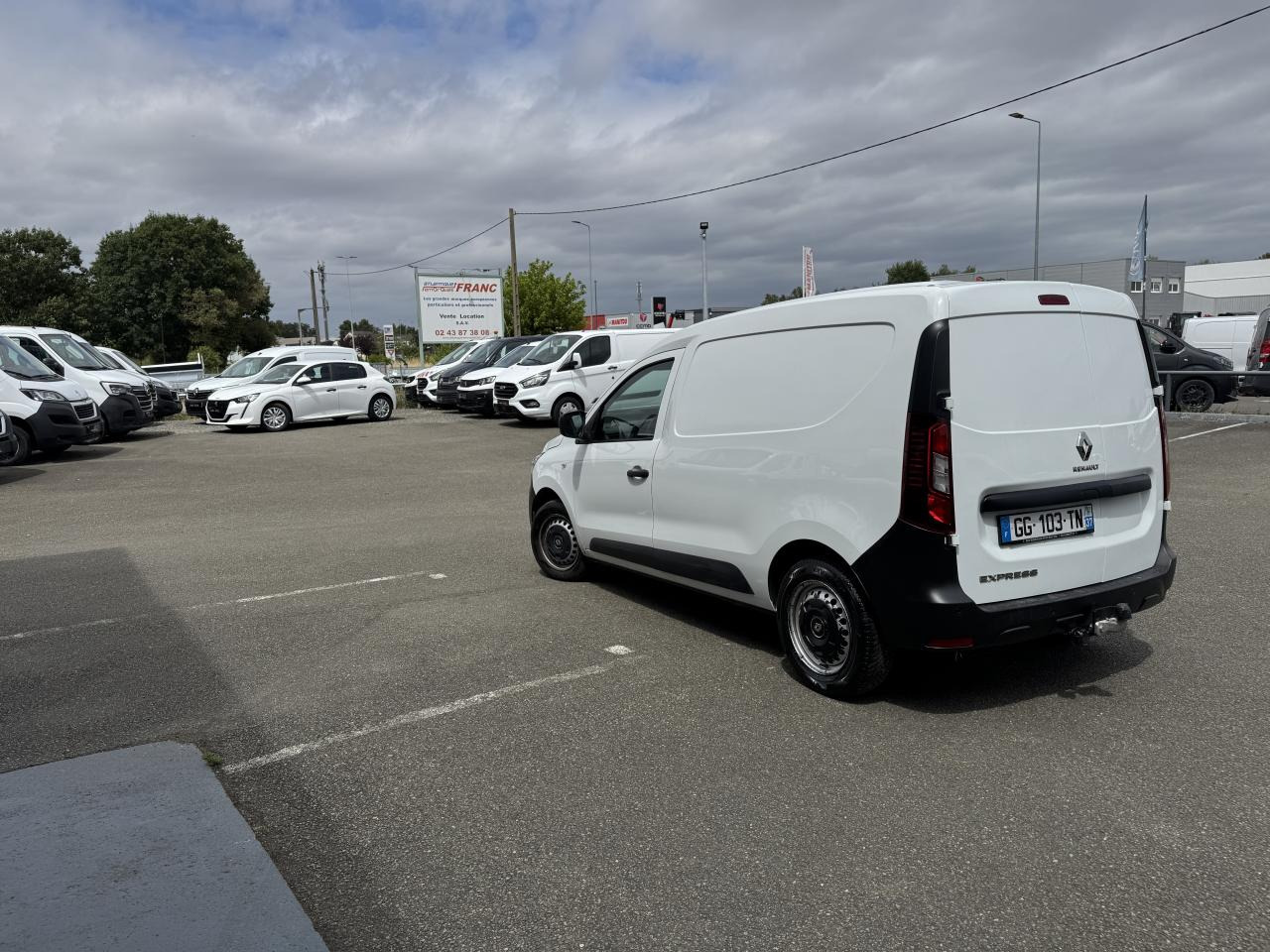RENAULT express 1.5 BLUE DCI 95CH CONFORT 22 - Fourgon utilitaire: photos 3 RENAULT express 1.5 BLUE DCI 95CH CONFORT 22 - Fourgon utilitaire: photos 3
