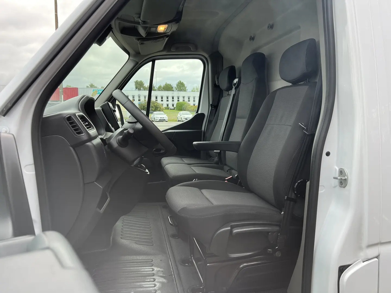 Renault Master F3300 L2H2 2.3 DCI 135CH GRAND CONFORT E6 - Fourgon utilitaire: photos 5 Renault Master F3300 L2H2 2.3 DCI 135CH GRAND CONFORT E6 - Fourgon utilitaire: photos 5