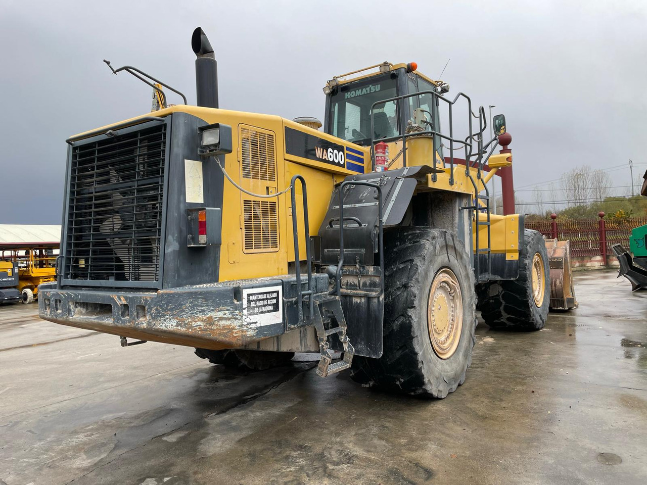 KOMATSU WA600-6 - Chargeuse sur pneus: photos 2 KOMATSU WA600-6 - Chargeuse sur pneus: photos 2