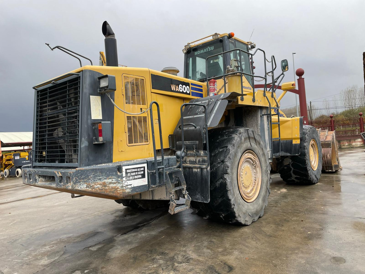 KOMATSU WA600-6 - Chargeuse sur pneus: photos 4 KOMATSU WA600-6 - Chargeuse sur pneus: photos 4