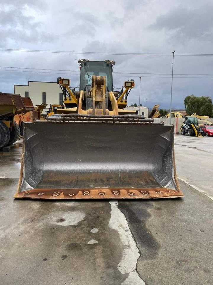 Komatsu WA 600-6 - Chargeuse sur pneus: photos 5 Komatsu WA 600-6 - Chargeuse sur pneus: photos 5