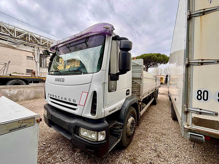 Iveco EUROCARGO 180E25 CASSONE FISSO - Camion plateau: photos 3 Iveco EUROCARGO 180E25 CASSONE FISSO - Camion plateau: photos 3