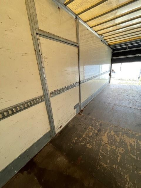 RENAULT MIDLUM 220CV 12T - Camion fourgon: photos 5 RENAULT MIDLUM 220CV 12T - Camion fourgon: photos 5