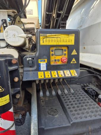 Renault C version K 380 P6x4 Bi-benne Grue FASSI F195 A0.24 - Camion benne: photos 5 Renault C version K 380 P6x4 Bi-benne Grue FASSI F195 A0.24 - Camion benne: photos 5