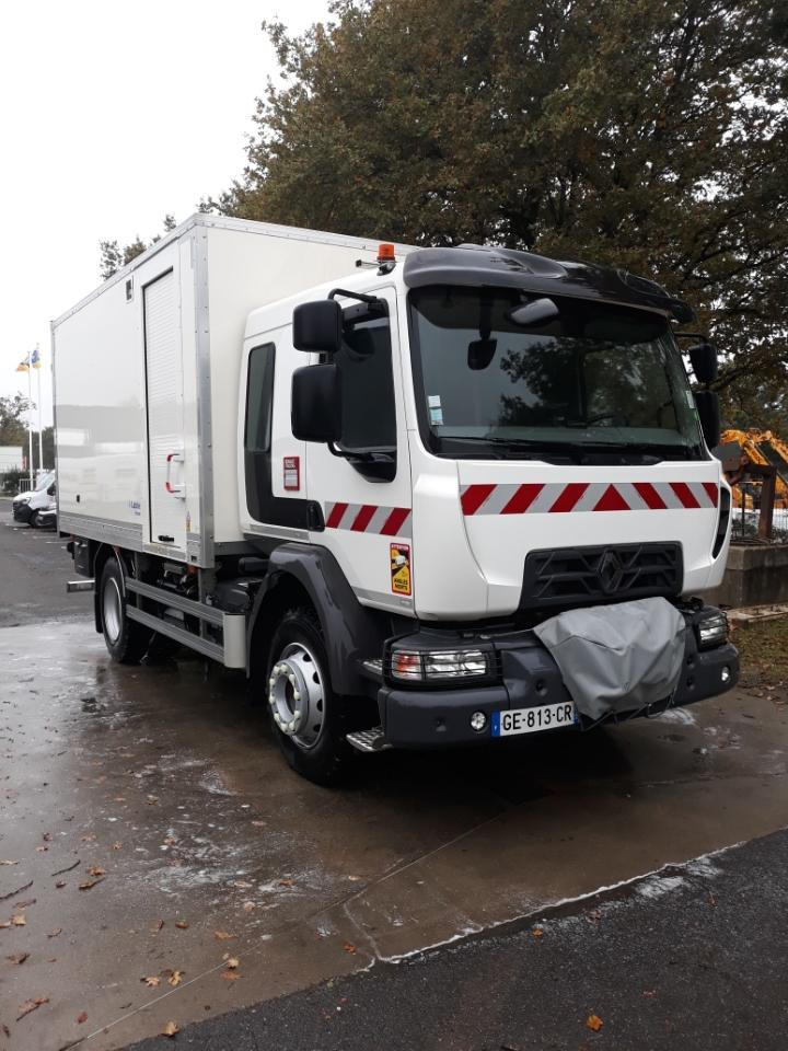 Renault D 13 HIGH K P4X2 280CV - Camion fourgon: photos 2 Renault D 13 HIGH K P4X2 280CV - Camion fourgon: photos 2