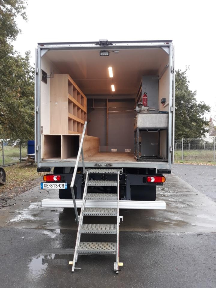 Renault D 13 HIGH K P4X2 280CV - Camion fourgon: photos 5 Renault D 13 HIGH K P4X2 280CV - Camion fourgon: photos 5