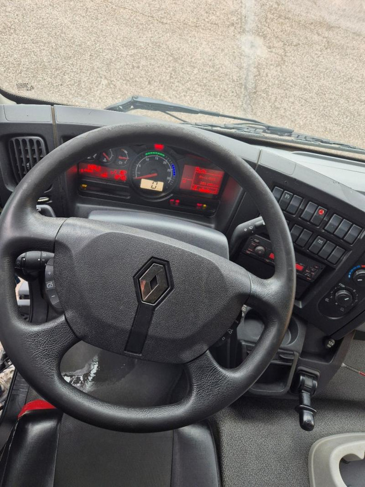 Renault D 7.5 LOW P4X2 210E6 Fourgon Polyfond avec hayon rabattable - Camion fourgon: photos 5 Renault D 7.5 LOW P4X2 210E6 Fourgon Polyfond avec hayon rabattable - Camion fourgon: photos 5