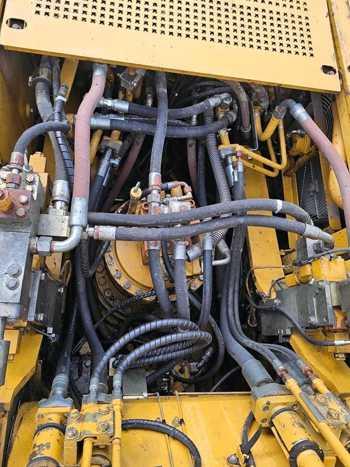 Pelle sur chenille CAT 330 CL: photos 28