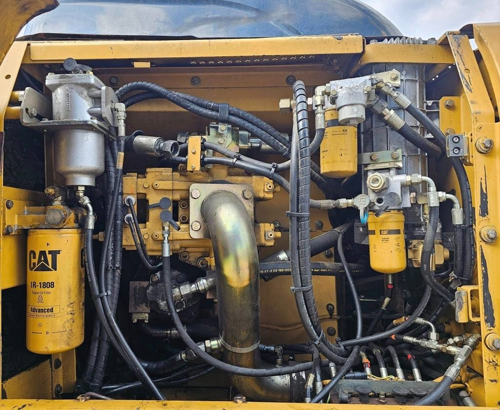 Pelle sur chenille CAT 330 CL: photos 23