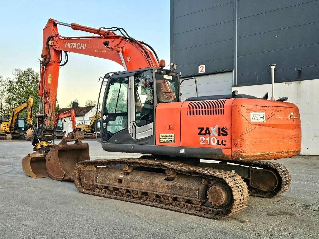 Hitachi ZX 210 LC-3 - Pelle sur chenille: photos 3 Hitachi ZX 210 LC-3 - Pelle sur chenille: photos 3