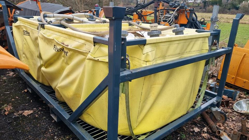 4m3 Wassertank Wasserfass LKW Boschung wassertank Laugentank Bewässerung - Conteneur citerne: photos 2 4m3 Wassertank Wasserfass LKW Boschung wassertank Laugentank Bewässerung - Conteneur citerne: photos 2