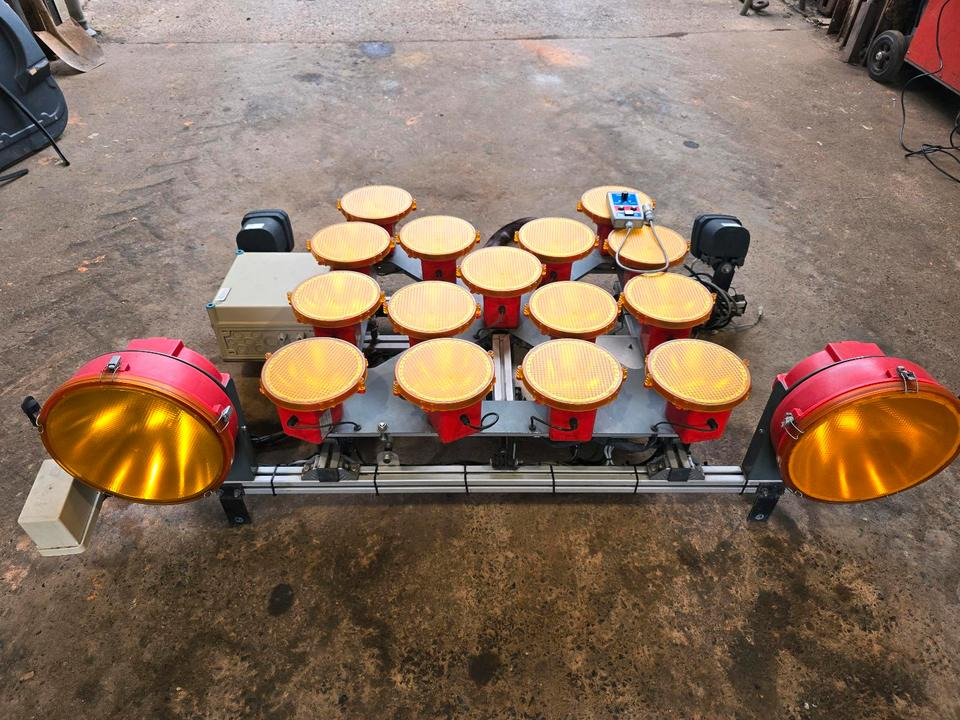 Horizont Blinkpfeinalage für Unimog mit Xenonscheinwerfer Dachträger Nissen Vz616 Funkwarnmeldeanlage passend für UGE UGN U290 U 300 400 500 405 218 219 318 319 423 427 430 527 530 Mercedes-Benz Dach - Autre matériel: photos 1 Horizont Blinkpfeinalage für Unimog mit Xenonscheinwerfer Dachträger Nissen Vz616 Funkwarnmeldeanlage passend für UGE UGN U290 U 300 400 500 405 218 219 318 319 423 427 430 527 530 Mercedes-Benz Dach - Autre matériel: photos 1