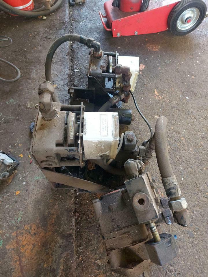 Epoke Salzstreuer Winterdienst Schneckenantrieb Steuerblock - Système électrique pour Véhicule de voirie/ Spécial: photos 3 Epoke Salzstreuer Winterdienst Schneckenantrieb Steuerblock - Système électrique pour Véhicule de voirie/ Spécial: photos 3