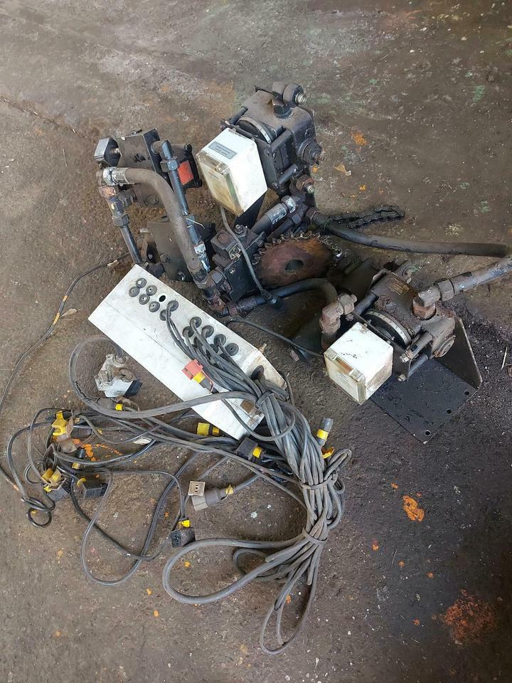 Epoke Salzstreuer Winterdienst Schneckenantrieb Steuerblock - Système électrique pour Véhicule de voirie/ Spécial: photos 4 Epoke Salzstreuer Winterdienst Schneckenantrieb Steuerblock - Système électrique pour Véhicule de voirie/ Spécial: photos 4