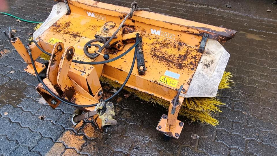 Kehrmaschine für Iseki Kleintraktor Traktor Kehrbesen Kubota Multicar Tremo - Brosse: photos 1 Kehrmaschine für Iseki Kleintraktor Traktor Kehrbesen Kubota Multicar Tremo - Brosse: photos 1
