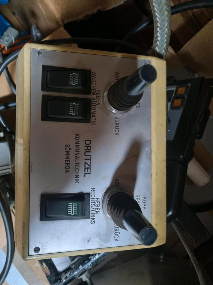 Leitpfostenwaschgerät Bedienung Drutzel Steuerung Bordcomputer un - Bloc de gestion pour Véhicule de voirie/ Spécial: photos 1 Leitpfostenwaschgerät Bedienung Drutzel Steuerung Bordcomputer un - Bloc de gestion pour Véhicule de voirie/ Spécial: photos 1