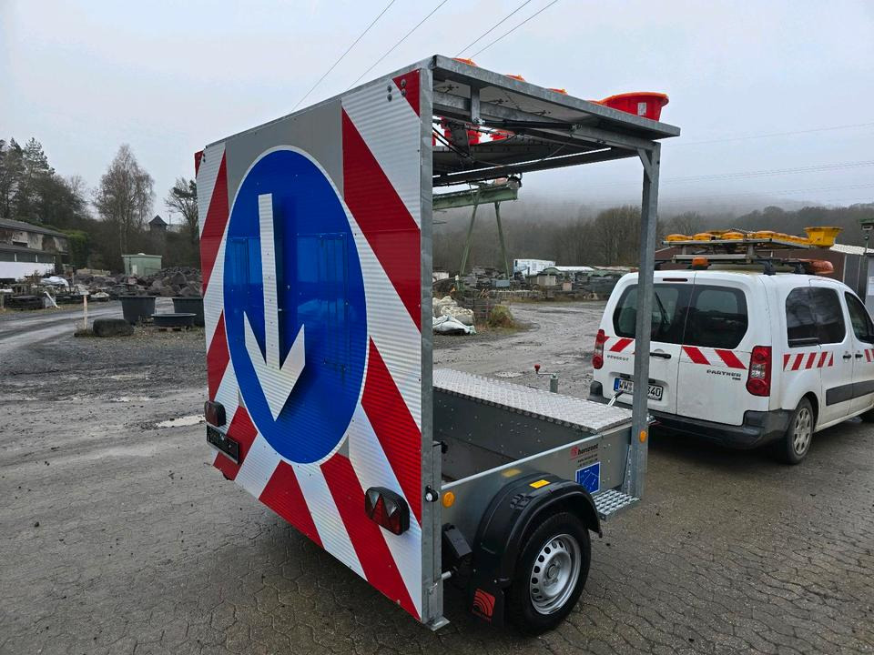 Neue Horizont 2024 FAT LED Absperrtafel VZ616 Verkehrssicherungsanhänger Arbis Verkehrsleittafel Verkehrsleitanhänger Horizont GPS Trebbiner - Matériel de chantier, Remorque: photos 5 Neue Horizont 2024 FAT LED Absperrtafel VZ616 Verkehrssicherungsanhänger Arbis Verkehrsleittafel Verkehrsleitanhänger Horizont GPS Trebbiner - Matériel de chantier, Remorque: photos 5