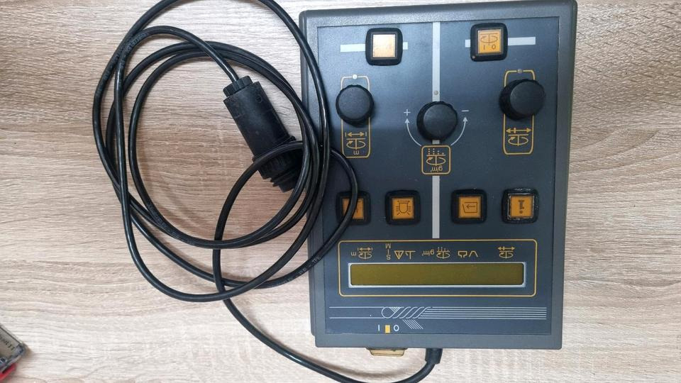 Neue NU410K Schmidt Aebi Salzstreuer Steuerung für Stratos Mitos Niros Salzsilo - Système électrique pour Véhicule de voirie/ Spécial: photos 1 Neue NU410K Schmidt Aebi Salzstreuer Steuerung für Stratos Mitos Niros Salzsilo - Système électrique pour Véhicule de voirie/ Spécial: photos 1