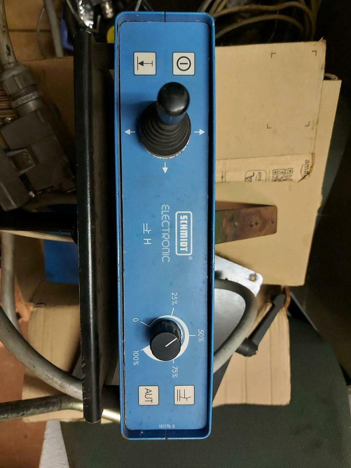 Schmidt Schneepflug Steuerung Bedienung Bordcomputer - Bloc de gestion pour Véhicule de voirie/ Spécial: photos 1 Schmidt Schneepflug Steuerung Bedienung Bordcomputer - Bloc de gestion pour Véhicule de voirie/ Spécial: photos 1