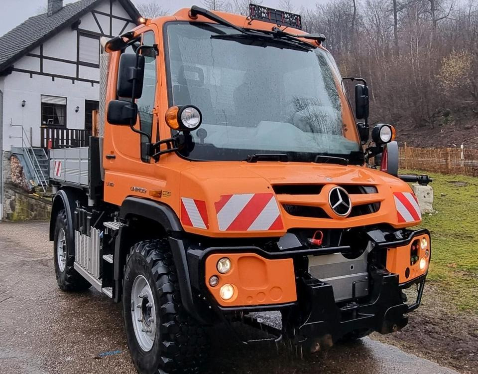 Unimog 405 U318 EAS 640-Betriebsstunden Mercedes-Benz 318 323 327 Automatik Euro6 - Camion plateau, Véhicule de voirie/ Spécial: photos 1 Unimog 405 U318 EAS 640-Betriebsstunden Mercedes-Benz 318 323 327 Automatik Euro6 - Camion plateau, Véhicule de voirie/ Spécial: photos 1