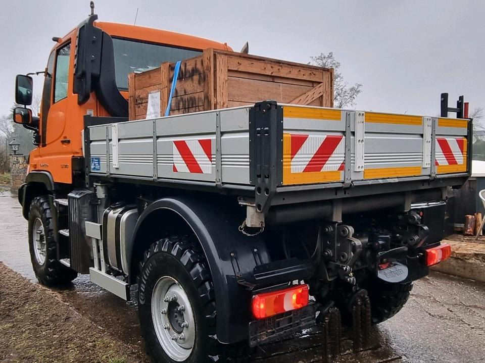Unimog 405 U318 EAS 640-Betriebsstunden Mercedes-Benz 318 323 327 Automatik Euro6 - Camion plateau, Véhicule de voirie/ Spécial: photos 4 Unimog 405 U318 EAS 640-Betriebsstunden Mercedes-Benz 318 323 327 Automatik Euro6 - Camion plateau, Véhicule de voirie/ Spécial: photos 4