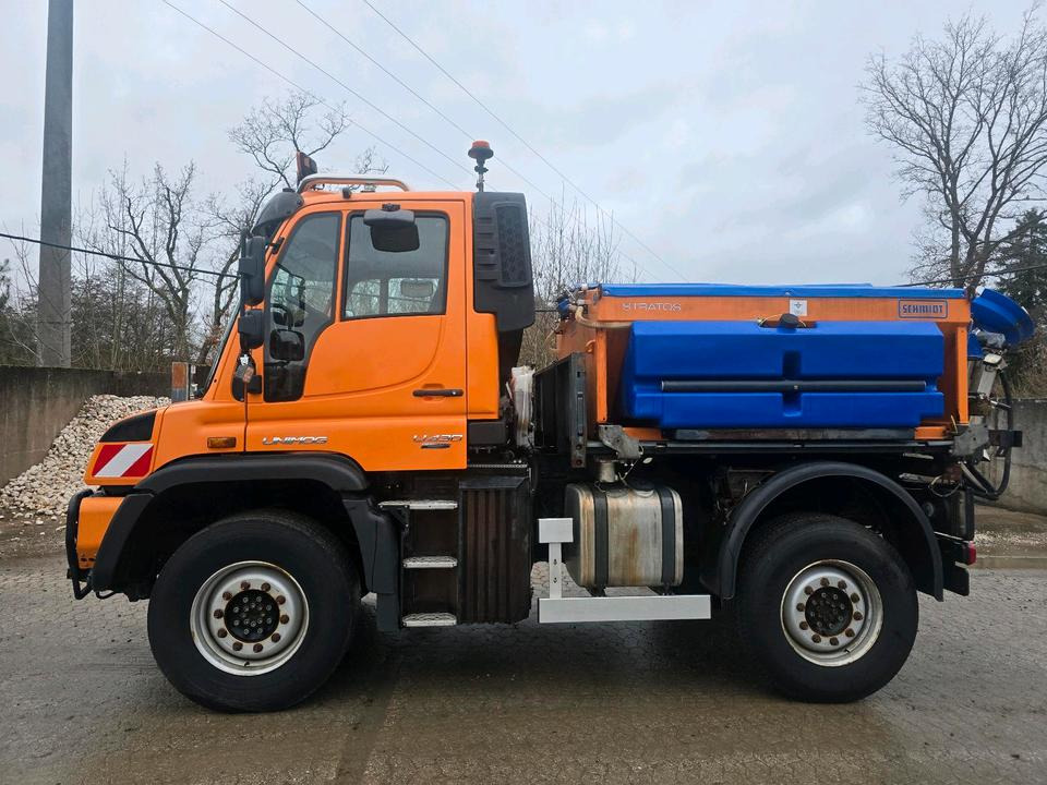 Unimog U 430 EAS Easy-Drive Variopilot U527 535 430 427 423 Mercedes-Benz 405 UGE UGN Hydrostat - Engin de déneigement: photos 2 Unimog U 430 EAS Easy-Drive Variopilot U527 535 430 427 423 Mercedes-Benz 405 UGE UGN Hydrostat - Engin de déneigement: photos 2