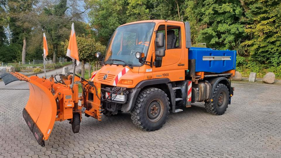 Zu Vermieten Unimog U 290 300 400 500 mit Winterdienstausstattung Schmidt Stratos Schneepflug Mercedes Benz - Engin de déneigement: photos 1 Zu Vermieten Unimog U 290 300 400 500 mit Winterdienstausstattung Schmidt Stratos Schneepflug Mercedes Benz - Engin de déneigement: photos 1