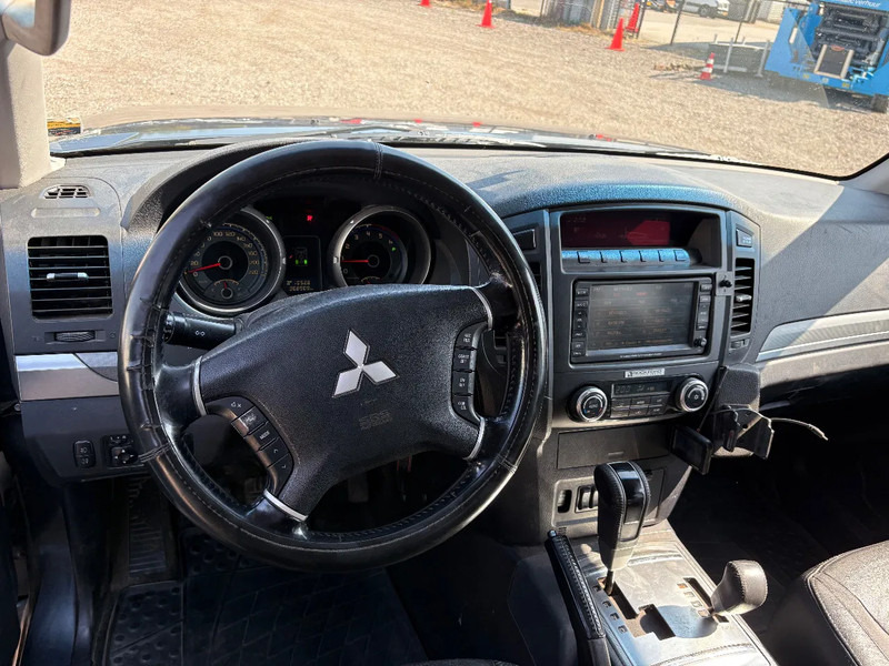 Mitsubishi Pajero PAJERO 3.2 DID AT LWB HRV PAJERO PAJERO 3.2 DID AT LWB HRV / 4x4 / - Voiture: photos 5 Mitsubishi Pajero PAJERO 3.2 DID AT LWB HRV PAJERO PAJERO 3.2 DID AT LWB HRV / 4x4 / - Voiture: photos 5