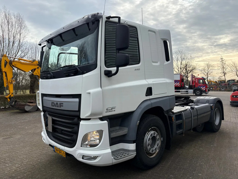 DAF CF 440 6x2 / HOLLAND TRUCK / LOW KM / NEW APK - TUV / BULK COMPRESSOR / ADR I II III / - Tracteur routier: photos 2 DAF CF 440 6x2 / HOLLAND TRUCK / LOW KM / NEW APK - TUV / BULK COMPRESSOR / ADR I II III / - Tracteur routier: photos 2
